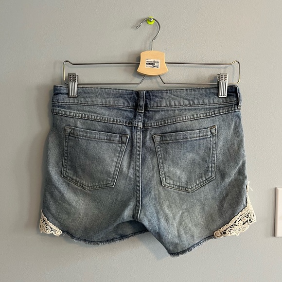Lace trim jean shorts - Picture 4 of 6